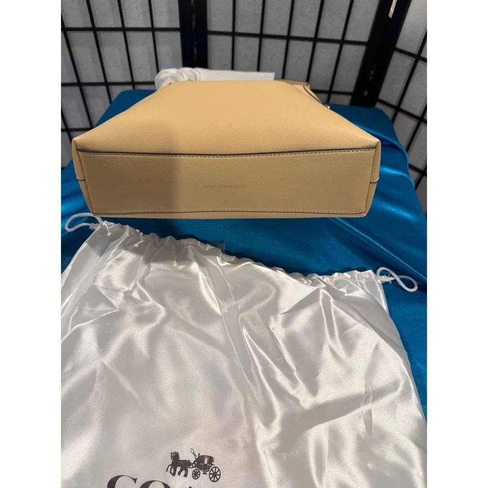 👜 COACH Brooklyn 28 Shoulder Bag — Cream | NWT | CU068